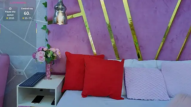 Snapshot of EmmyCortez chatting on November 4, 11:47 am EmmyCortez online show from November 4, 11:47 am