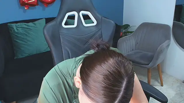 Zamira Taylor online show from February 21, 5:20 am