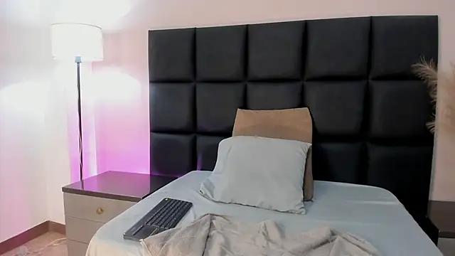 Zamira Taylor online show from March 19, 12:54 am