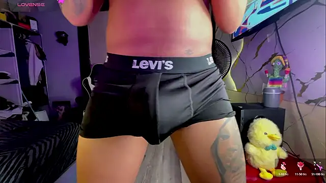 jeffvalemtino online show from February 27, 12:00 am