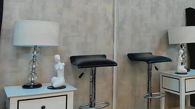 NahomyCarther online show from April 10, 11:45 pm