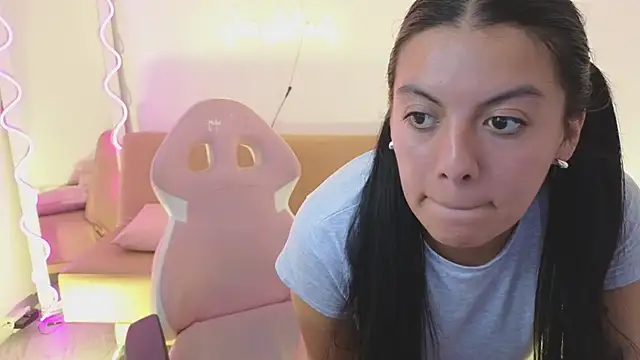Snapshot of Coraline_tay chatting on February 27, 10:01 am Coraline tay online show from February 27, 10:01 am
