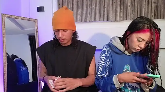 Snapshot of aron_and_paula chatting on December 1, 3:29 am aron and paula online show from December 1, 3:29 am