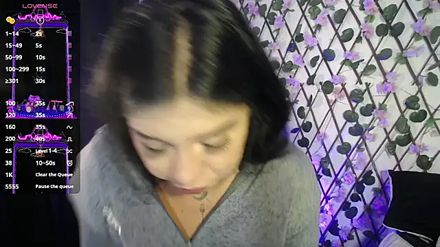 Snapshot of aron_and_paula chatting on March 4, 5:11 am aron and paula online show from March 4, 5:11 am