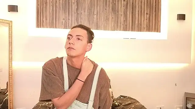 Snapshot of aron_and_paula chatting on November 11, 5:13 am aron and paula online show from November 11, 5:13 am