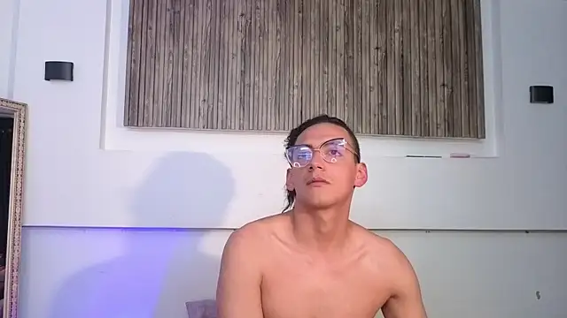 Snapshot of aron_and_paula chatting on November 5, 4:04 am aron and paula online show from November 5, 4:04 am