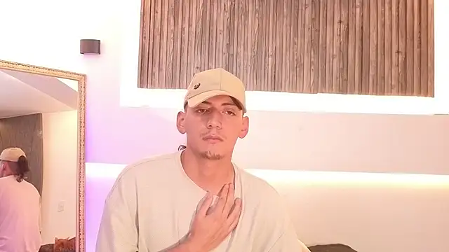 Snapshot of aron_and_paula chatting on December 2, 3:52 am aron and paula online show from December 2, 3:52 am