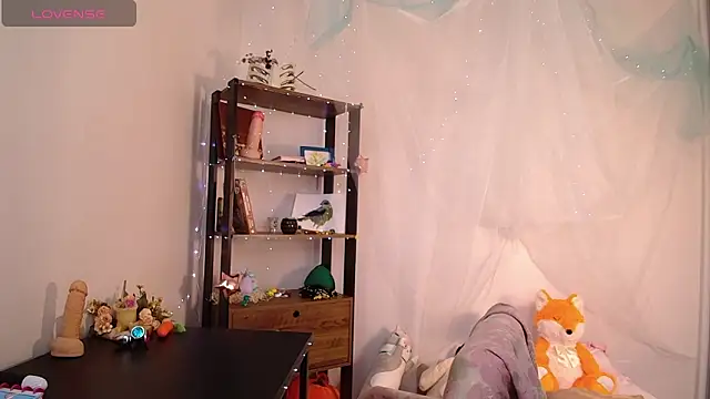Elise Nyx online show from May 14, 1:30 pm