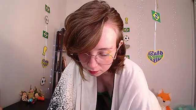 Snapshot of Elise_Nyx chatting on June 19, 1:28 pm Elise Nyx online show from June 19, 1:28 pm