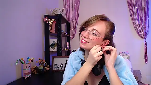 Elise Nyx online show from March 7, 1:05 pm