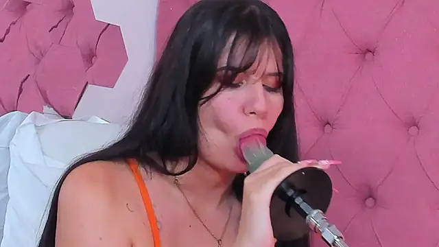 brii69 online show from March 14, 7:31 pm