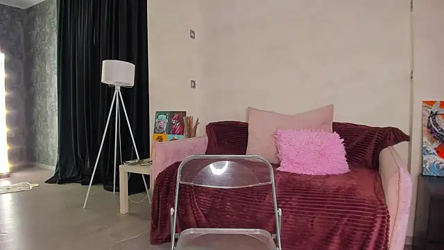 Sandra Wi1son online show from March 20, 1:50 am