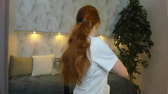 Sandra Wi1son online show from November 18, 1:32 am