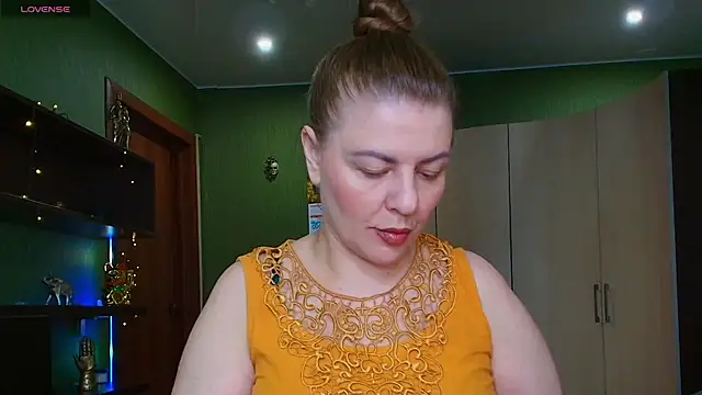 Snapshot of VeronikawGold chatting on July 10, 9:04 pm VeronikawGold online show from July 10, 9:04 pm