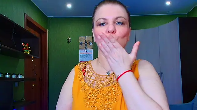 Snapshot of VeronikawGold chatting on June 12, 3:04 am VeronikawGold online show from June 12, 3:04 am