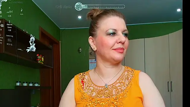 Snapshot of VeronikawGold chatting on June 5, 6:52 am VeronikawGold online show from June 5, 6:52 am