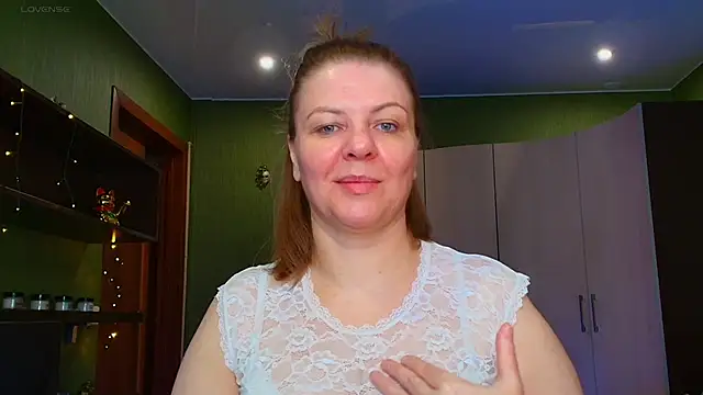 Snapshot of VeronikawGold chatting on June 4, 3:33 am VeronikawGold online show from June 4, 3:33 am