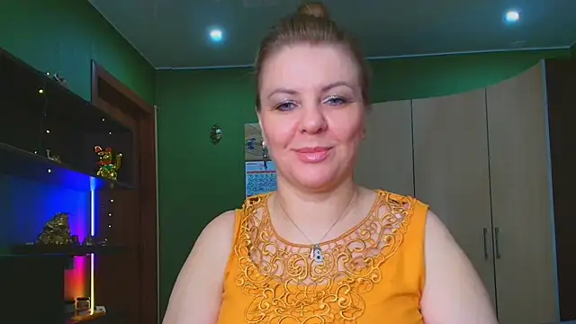 Snapshot of VeronikawGold chatting on June 25, 5:45 am VeronikawGold online show from June 25, 5:45 am