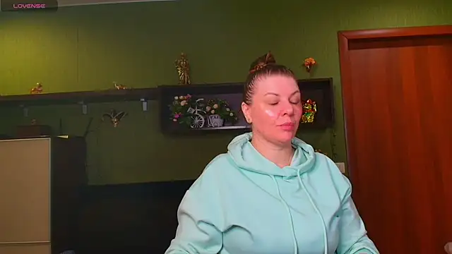 VeronikawGold online show from April 9, 6:47 pm