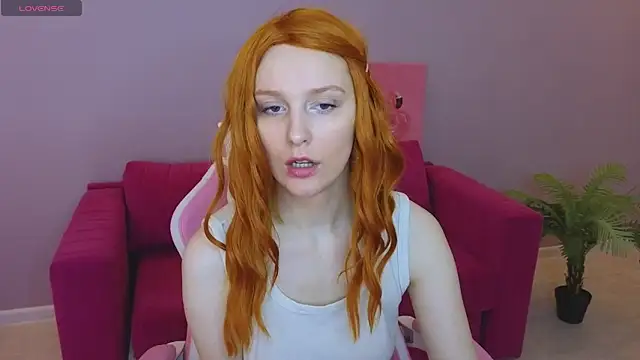 Snapshot of KristinMoore chatting on March 11, 9:24 am KristinMoore online show from March 11, 9:24 am