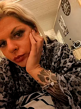 Snapshot of Glory_Max chatting on February 10, 5:45 pm Glory Max online show from February 10, 5:45 pm