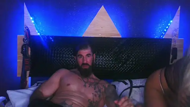 Snapshot of Glory_Max chatting on October 17, 1:24 pm Glory Max online show from October 17, 1:24 pm