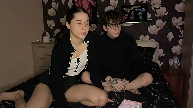 Snapshot of baby_lesi chatting on April 23, 7:15 pm baby lesi online show from April 23, 7:15 pm