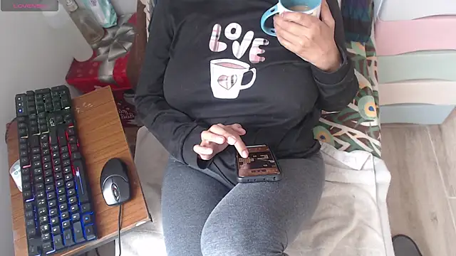 Sexyqueen mature  online show from April 15, 7:40 pm