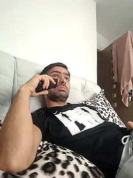 Snapshot of andreiiiii2025 chatting on December 1, 11:55 am andreiiiii2025 online show from December 1, 11:55 am