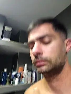 Snapshot of andreiiiii2025 chatting on November 27, 2:17 pm andreiiiii2025 online show from November 27, 2:17 pm