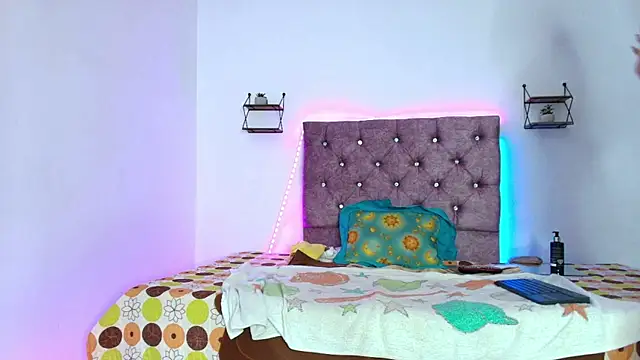 Rousemilf4u online show from April 9, 8:37 pm