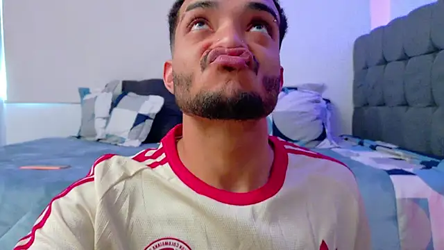 eross chipre  online show from February 9, 8:40 pm