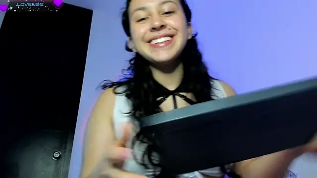 ammy e online show from November 14, 4:38 am