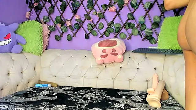 Snapshot of amydelahozgomez chatting on September 13, 6:02 am amydelahozgomez online show from September 13, 6:02 am