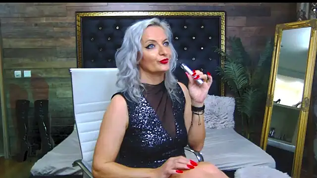 Snapshot of LadyTouch chatting on March 2, 7:21 am LadyTouch online show from March 2, 7:21 am