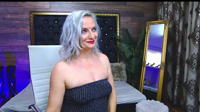 Snapshot of LadyTouch chatting on March 6, 7:25 am LadyTouch online show from March 6, 7:25 am