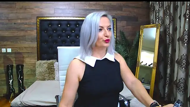 Snapshot of LadyTouch chatting on March 17, 12:42 am LadyTouch online show from March 17, 12:42 am