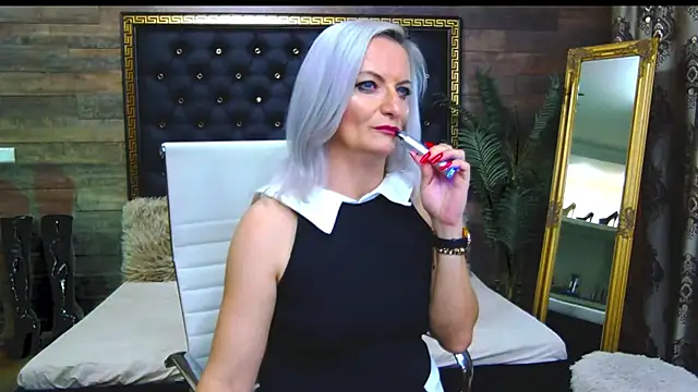 Snapshot of LadyTouch chatting on March 17, 9:55 am LadyTouch online show from March 17, 9:55 am