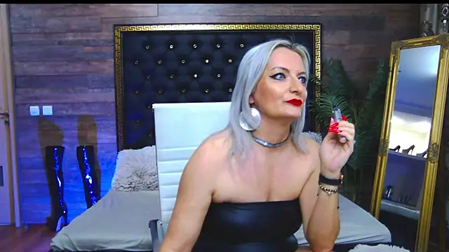 Snapshot of LadyTouch chatting on February 27, 4:46 am LadyTouch online show from February 27, 4:46 am