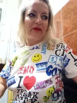 Snapshot of LadyTouch chatting on June 17, 12:11 am LadyTouch online show from June 17, 12:11 am