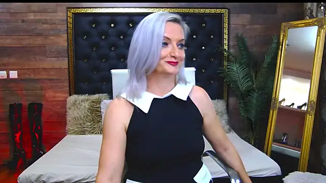 Snapshot of LadyTouch chatting on March 17, 6:51 am LadyTouch online show from March 17, 6:51 am