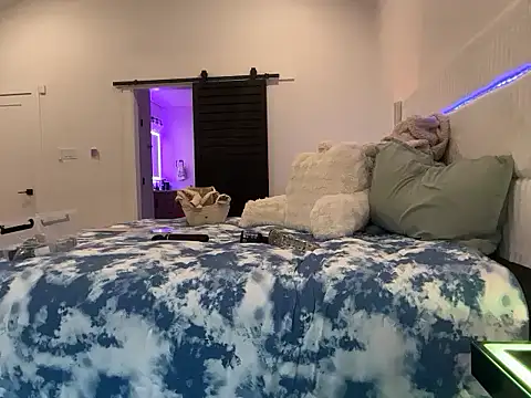 Snapshot of caylawatsun chatting on November 20, 11:25 pm caylawatsun online show from November 20, 11:25 pm