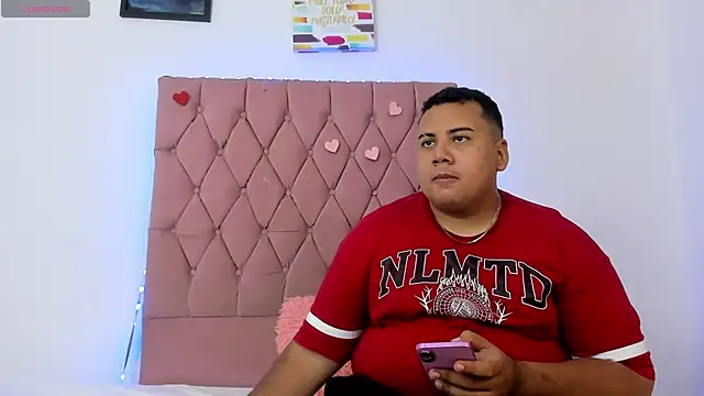 Snapshot of MICHAEL_AND_SHARON chatting on October 19, 4:26 am MICHAEL AND SHARON online show from October 19, 4:26 am