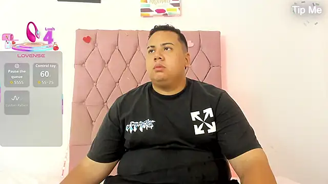 Snapshot of MICHAEL_AND_SHARON chatting on October 6, 4:35 am MICHAEL AND SHARON online show from October 6, 4:35 am