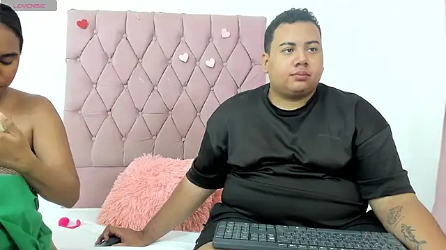 Snapshot of MICHAEL_AND_SHARON chatting on October 15, 4:33 am MICHAEL AND SHARON online show from October 15, 4:33 am