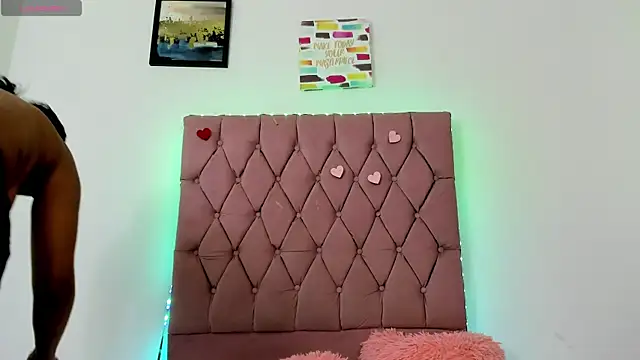 Snapshot of MICHAEL_AND_SHARON chatting on October 30, 4:33 am MICHAEL AND SHARON online show from October 30, 4:33 am