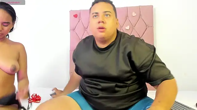 Snapshot of MICHAEL_AND_SHARON chatting on October 14, 4:02 am MICHAEL AND SHARON online show from October 14, 4:02 am