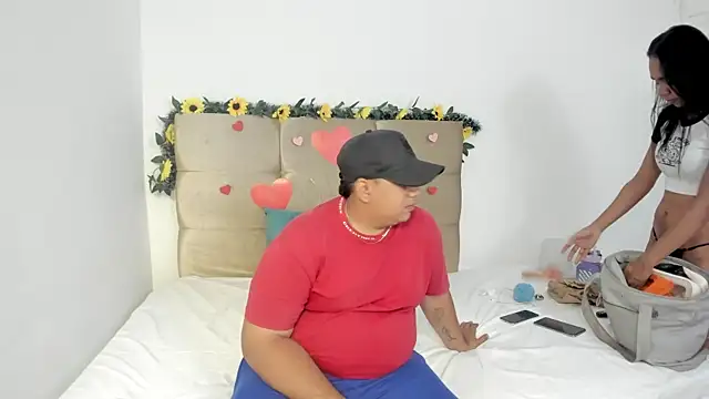 Snapshot of MICHAEL_AND_SHARON chatting on February 27, 2:35 am MICHAEL AND SHARON online show from February 27, 2:35 am