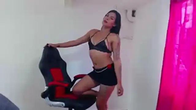 Snapshot of jennifersinza chatting on November 7, 1:15 pm jennifersinza online show from November 7, 1:15 pm