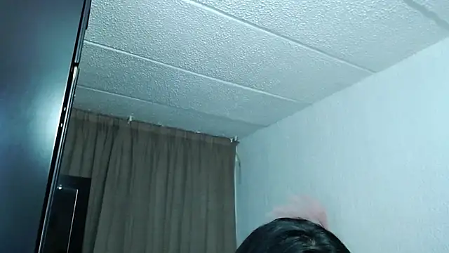 Snapshot of EngelCristaly chatting on October 15, 5:06 am EngelCristaly online show from October 15, 5:06 am